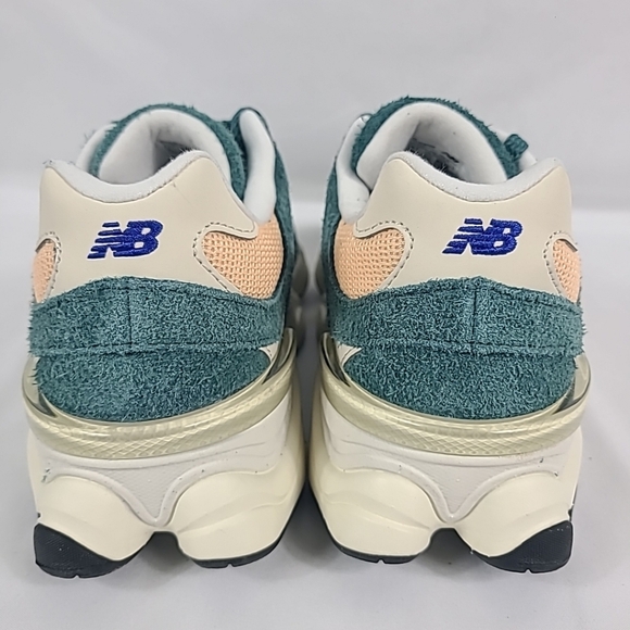 NIB New Balance 9060 Kids Athletic Suede Sneaker Green Orange Sz 6.5 - Picture 4 of 8